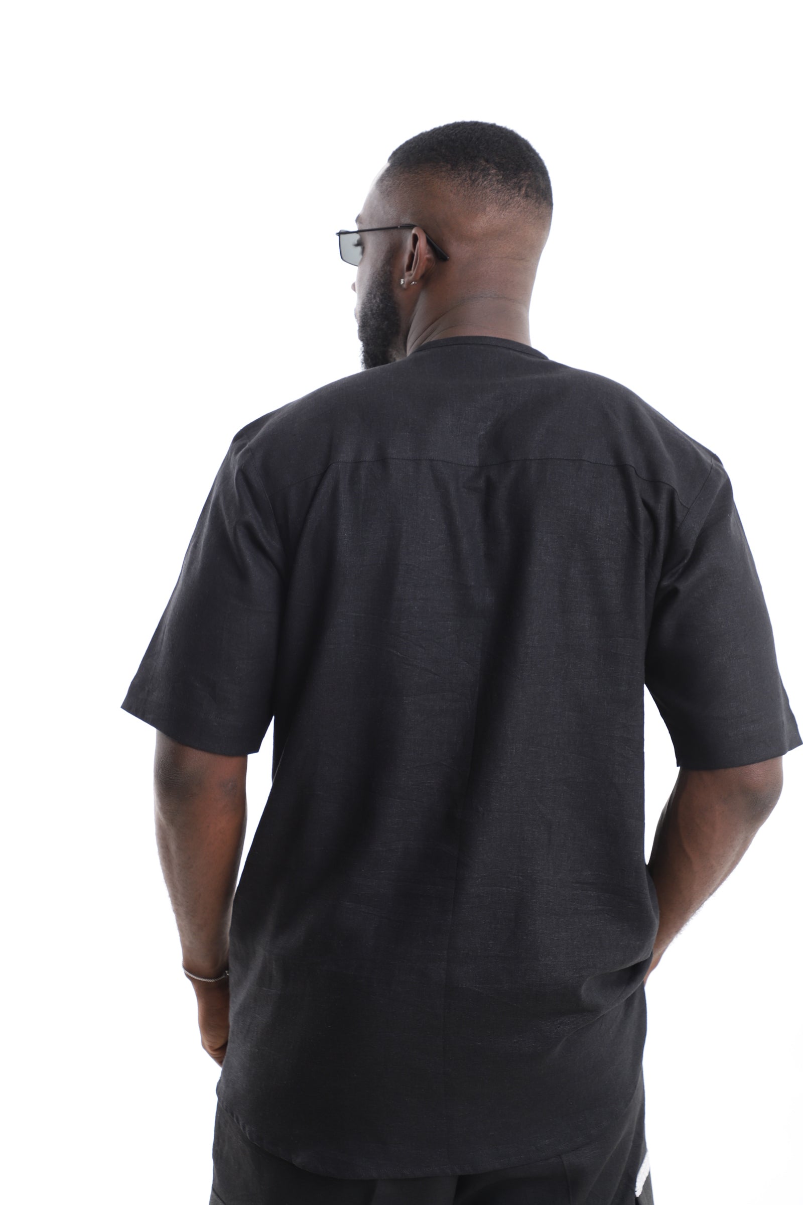 King Kaftan Black Linen Short-Sleeve Kaftan Shirt – Back View – African men's fashion Nigeria