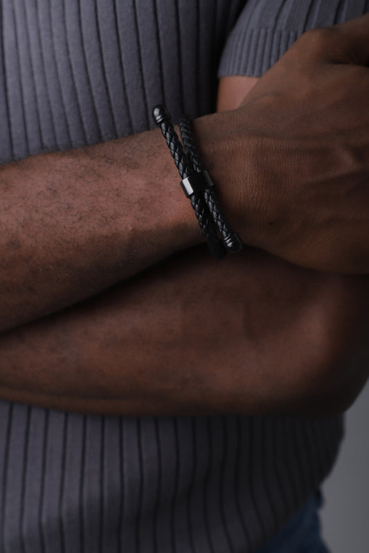 The Noir Twist Bracelet –